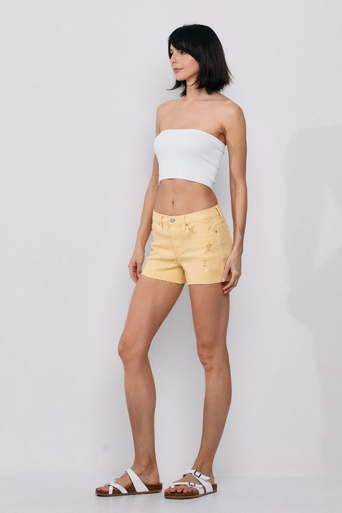 MID RISE BASIC SHORT IN BANANA YELLOW WITH RAW CUT HEM / SP-S7489BY